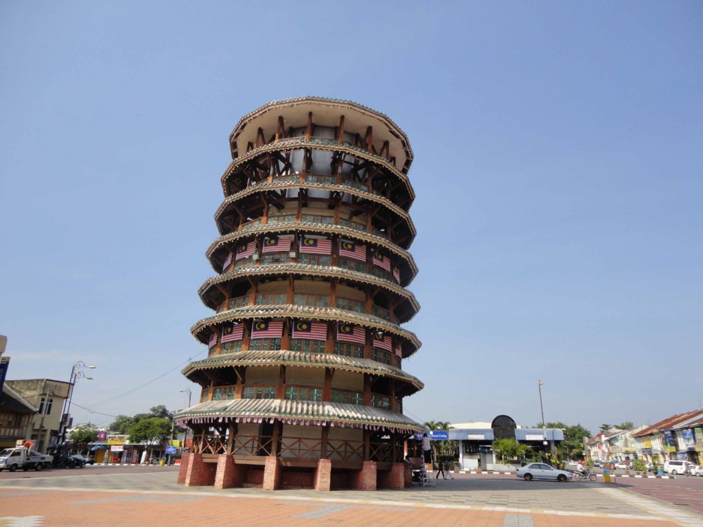 マレーシア版ピサの斜塔