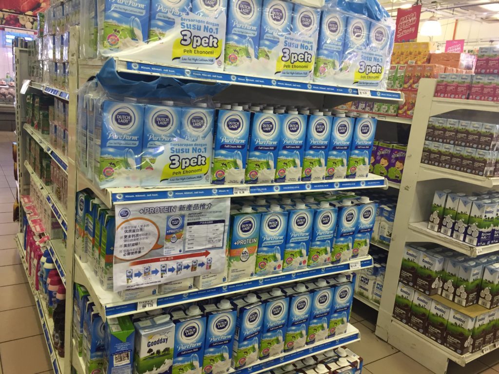 マレーシアのスーパーで売ってる牛乳のほとんどは海外からの輸入品