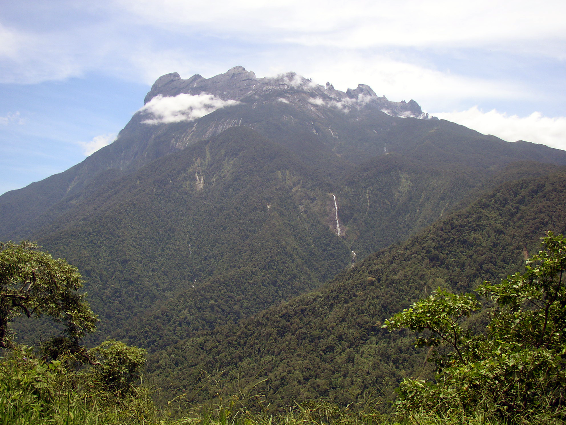 マレーシアで一番高い山キナバル山